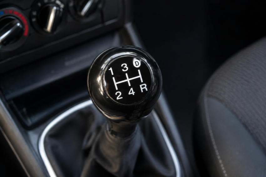 Letra "D" num carro de transmissão manual. Crédito: Foto AI