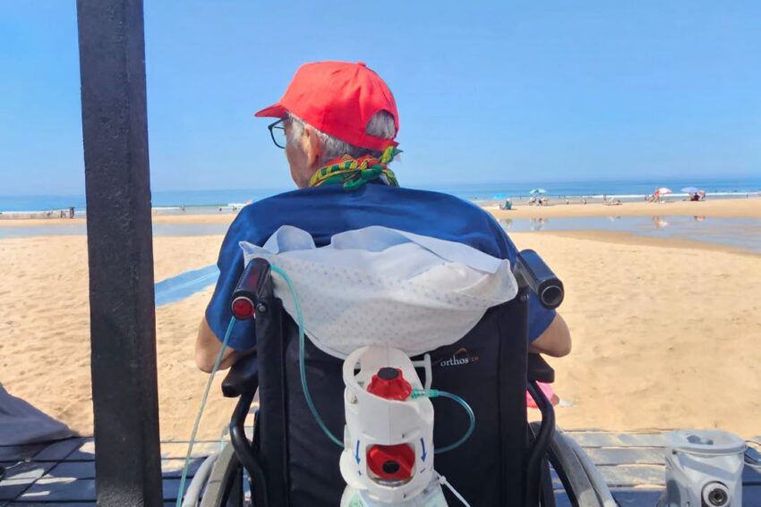 António, paciente do IPO, na Praia de Carcavelos.
