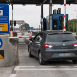É permitido fazer marcha-atrás numa portagem de autoestrada? O Código da Estrada é claro