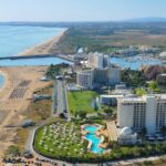 “Experiência extraordinária no coração do Algarve”: Crowne Plaza Vilamoura vai ser renovado para abrir em 2027 com novo nome