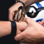 Homem detido por roubo que deixou vítima ferida fica em prisão preventiva em Faro