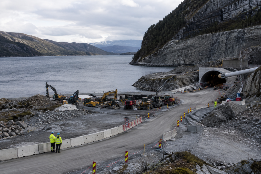 Construção de túnel marítimo. Crédito: Foto AI