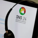 É verdade? Operadores da linha SNS24 denunciam alegadas perdas no salário por irem à casa de banho