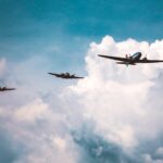 Bilhete Postal: A criança e as bombas de guerra | Por Eduardo Costa
