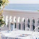 Restaurante Bela abre na Praia da Rocha para assistir de longe ao ‘caos’ do verão