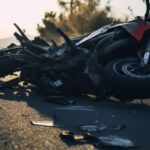 Marido assiste à morte da mulher num acidente de moto no dia de aniversário de casamento