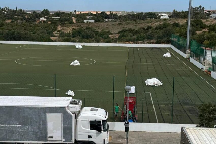 Campo de futebol da Mexilhoeira Grande.