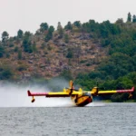 Avião envolvido no combate a um incêndio ficou a boiar no Tejo: avariou e não conseguiu levantar voo