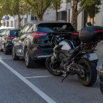 Motas podem ocupar lugares de carros? Saiba o que diz o Código da Estrada