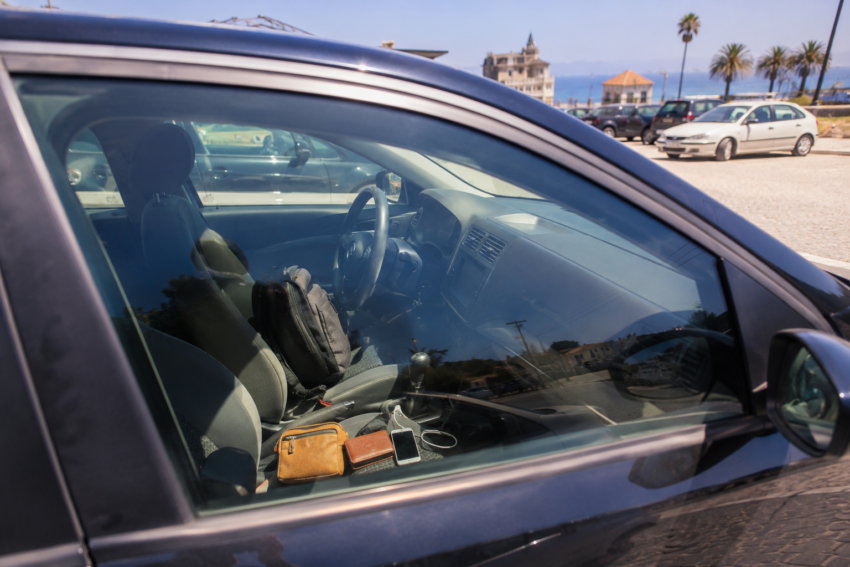 Objetos deixados dentro do carro. Crédito: Foto AI