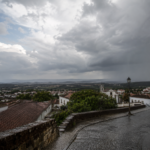 Mudança no tempo em Portugal: crista anticiclónica afasta-se e pode abrir porta à chuva