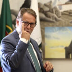 “À mulher de César não basta ser honesta; tem também de parecê-lo” | Por Luís Ganhão