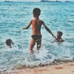 Projeto em Cabo Verde ensina 200 crianças a nadar com apoio da Red Seagull