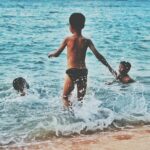 Projeto em Cabo Verde ensina 200 crianças a nadar com apoio da Red Seagull