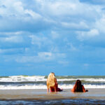 Que rosto tem o mar quando o contemplamos? | Por Lilly Castanho
