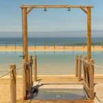 Piscina gratuita de água salgada acaba de abrir no meio de um areal português e a água chega aos 29 graus
