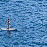 Jovem desaparece no mar durante travessia de paddle no Algarve e buscas mobilizam vários meios