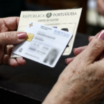 Tem este documento na carteira? Novas regras da União Europeia já não permitem usá-lo para viajar