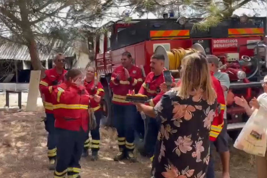 Bombeira Vera Costa foi surpreendida pela família após combate a incêndio.