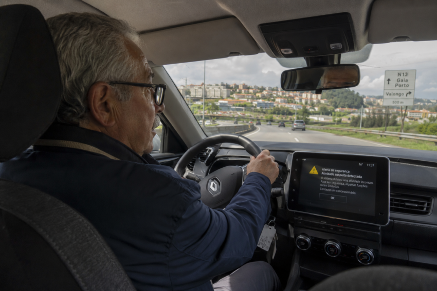 Condutor deteta 'vírus' no carro. Crédito: Foto AI