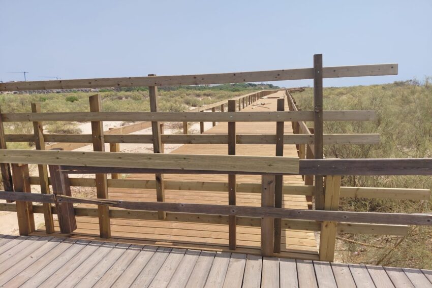 Novo passadiço entre Altura e a Praia Verde.