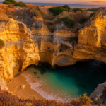 “Um paraíso escondido”: alemães rendidos elegem esta praia do Algarve como um “pedaço de paraíso” pela sua localização secreta e águas transparentes