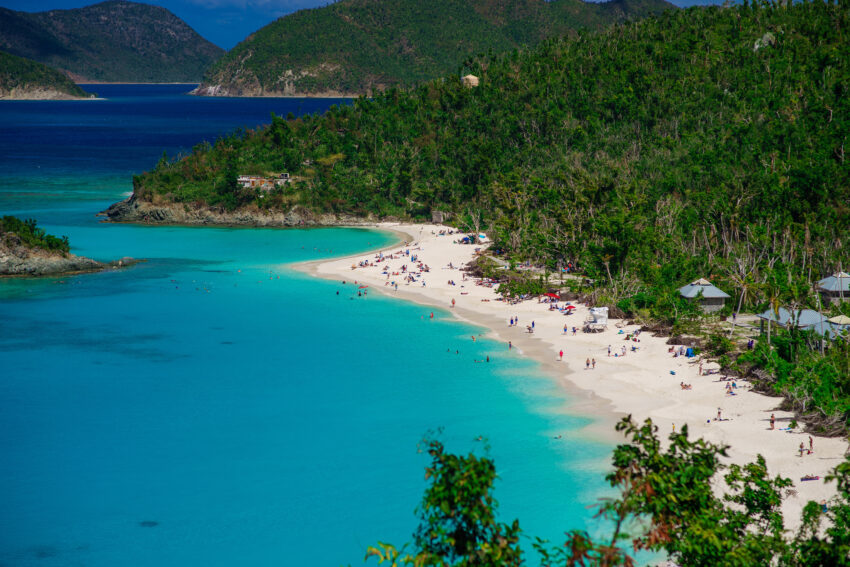 Praia de Trunk Bay. Crédito: Magnific