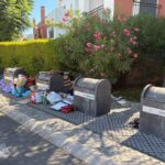 “Estes nojos só acontecem em agosto”: residentes de Cabanas de Tavira queixam-se da acumulação de lixo em plena época alta