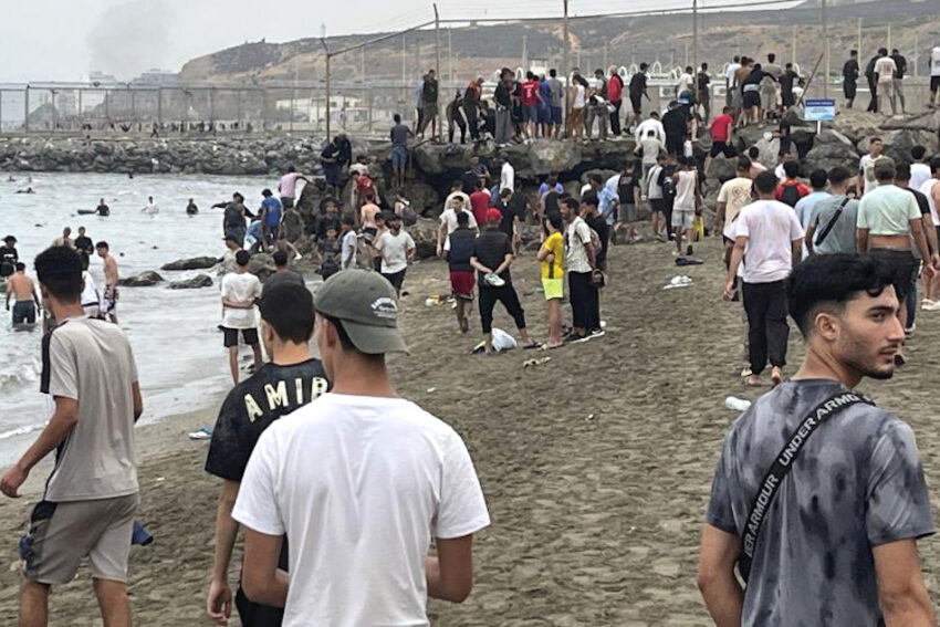 Fronteira terrestre e de mar de Marrocos com Ceuta. Crédito: Lusa