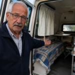 Trabalhou desde os 14 e descontou durante 49 anos, mas acabou a viver numa carrinha: “Nunca pensei chegar a esta idade sem saber onde vou dormir”