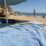 Guardia Civil avisa condutores: se faz isto com as chaves do carro quando vai à praia pode arriscar prejuízos de centenas de euros