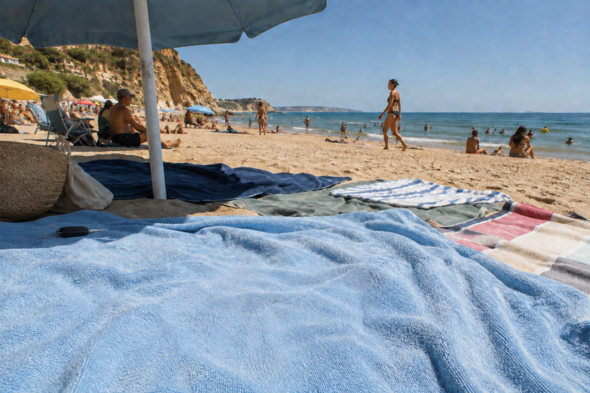 Chaves do carro na toalha de praia. Crédito: Foto AI