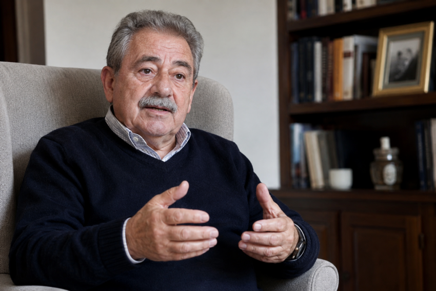 Homem idoso a falar. Crédito: Foto AI
