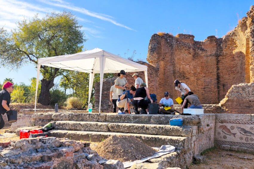 Visita aos trabalhos arqueológicos: Edifício de Culto da villa romana de Milreu, Faro. Crédito: Património Cultural, I.P.