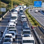 Autocarro com 52 passageiros colide com pesado na A8 junto à Malveira