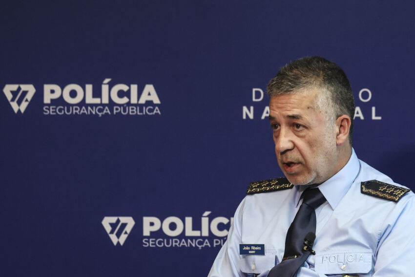 Entrevista à agência Lusa do diretor nacional adjunto da Polícia de Segurança Pública (PSP) e responsável pela Unidade Nacional de Estrangeiros e Fronteiras, João Ribeiro, na Direção Nacional da PSP. Crédito: Lusa