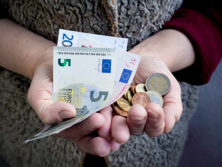 Pagar com euros. Crédito: Magnific