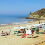 Nem Falésia nem Marinha: esta praia algarvia tem um nome invulgar que nasceu de uma ave que faz ninhos nas arribas