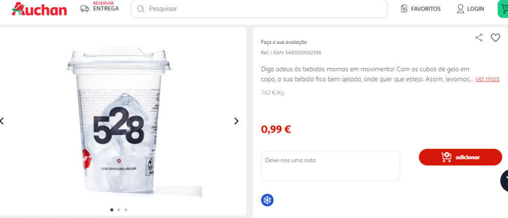 Copo com cubos de gelo vendidos pela Auchan.