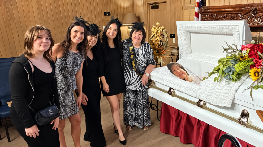 Mulher organizou o seu funeral em vida. Crédito: DR