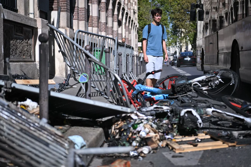 Consequências dos protestos de estudantes do ensino médio em Paris. Crédito: Lusa