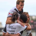 Farense vence Feirense por 2-1 e sobe ao pódio
