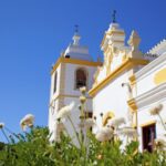 Nesta vila no Algarve há uma imagem religiosa que, segundo a lenda, deu à costa e foi levada para o altar por pescadores