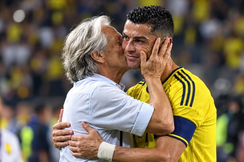 Jorge Jesus beijando Cristiano Ronaldo: Crédito: DR | Postal