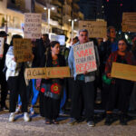 Protesto em Faro reúne seis dezenas de pessoas contra a crise da habitação