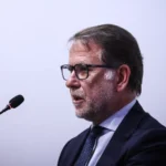 Em Vilamoura, ministro recusa “braço de ferro” com manifestantes pela habitação