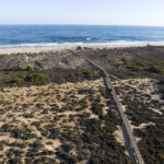 Praia da Terra Estreita ganha máquina elétrica de limpeza após vencer concurso ambiental