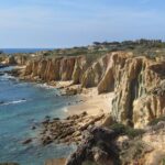 Conheça a praia no Algarve que esconde uma ‘livraria’ feita de rochas com milhões de anos