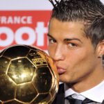 Cristiano Ronaldo supera Messi na votação dos adeptos para a melhor Bola de Ouro de sempre