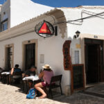 No Restaurante Bocage, em Loulé, as iscas custam 11€ e o Guia Repsol recomenda-as